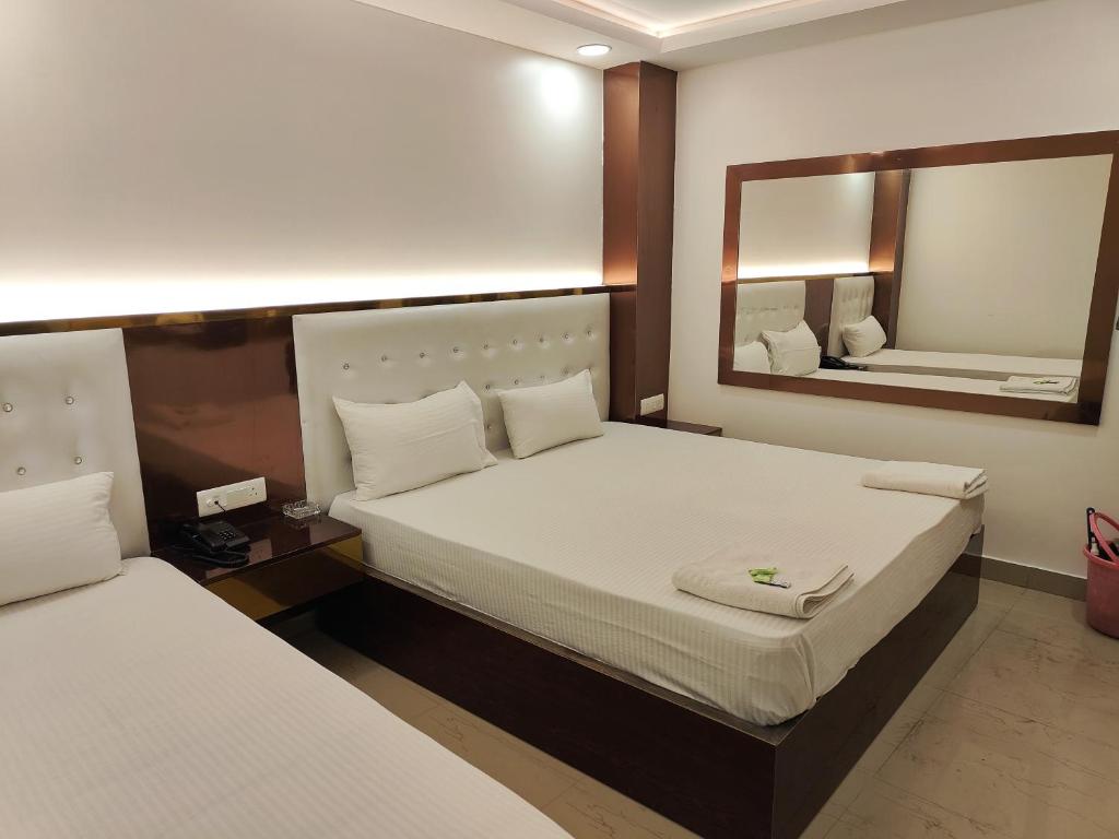 hotel apple villa paharganj contact number