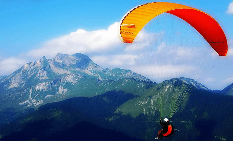 Paragliding In Himachal Pradesh